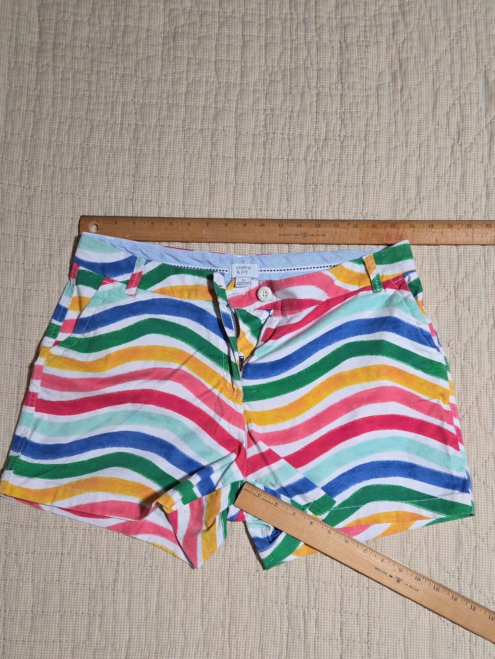 crown & ivy Multicolor Wavy Stripe Women’s Shorts